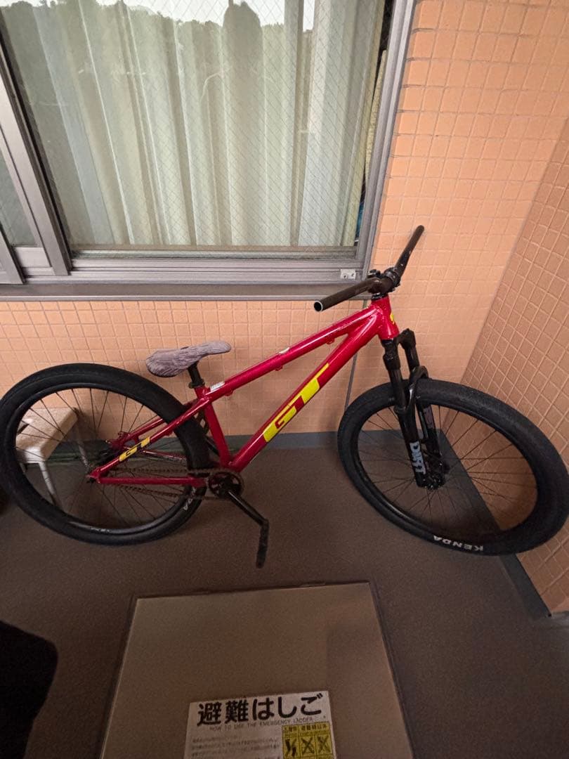自転車本体 gt la bomba