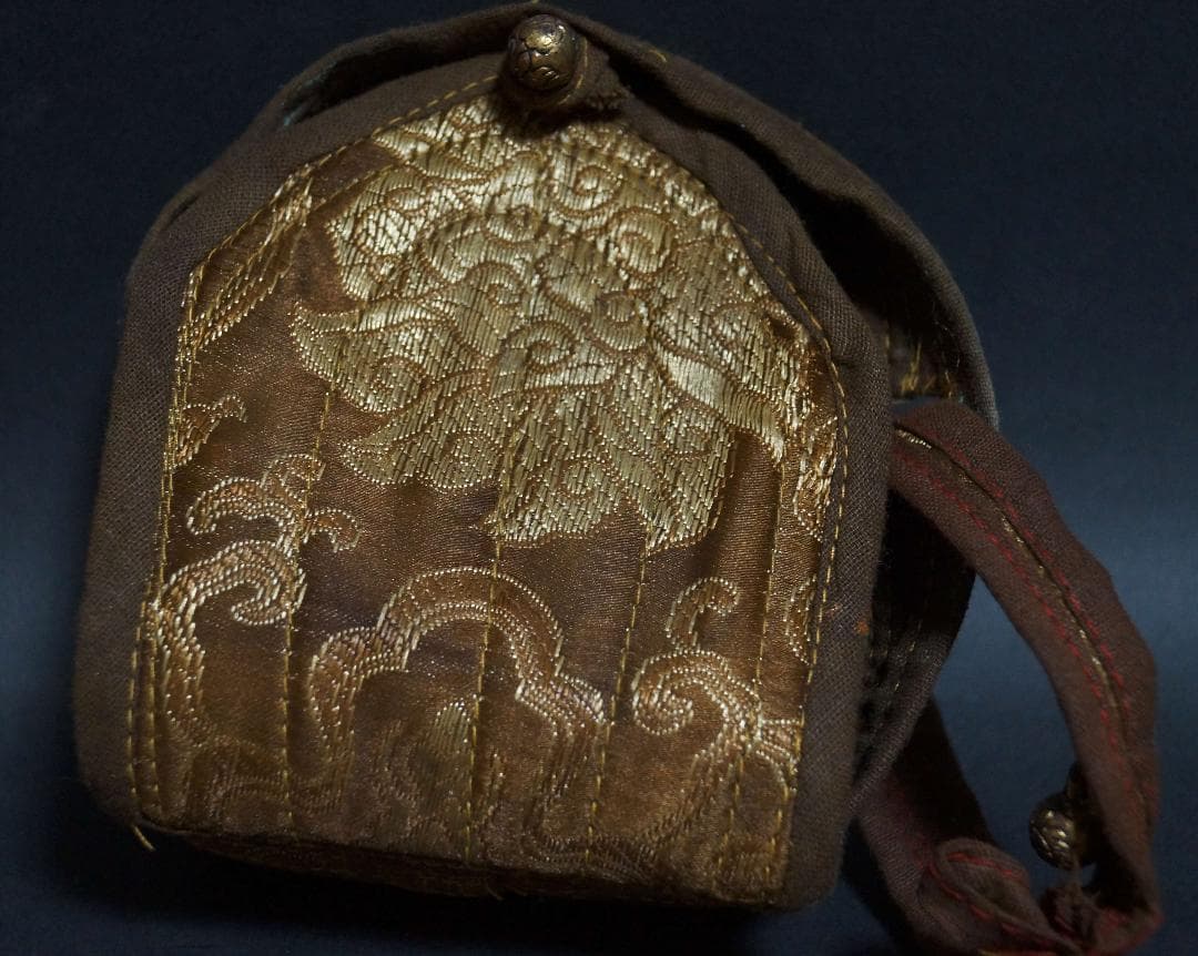 オールドチベット ガウ携帯祭壇『薬師如来』仏像窓銀製装飾手造り打出し装飾密教法具