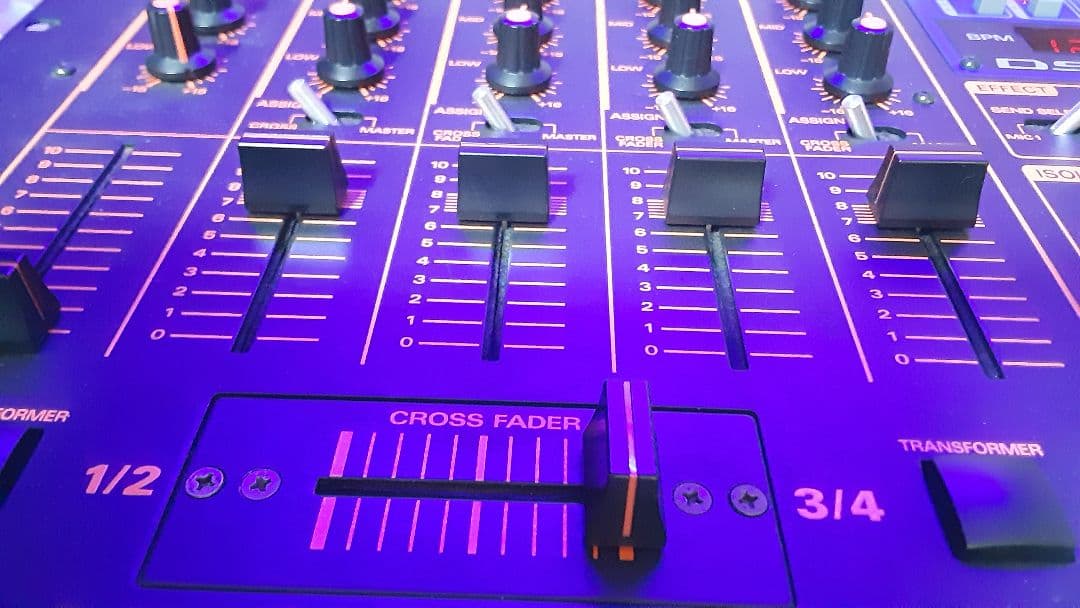 DJミキサーROLAND DJ-2000