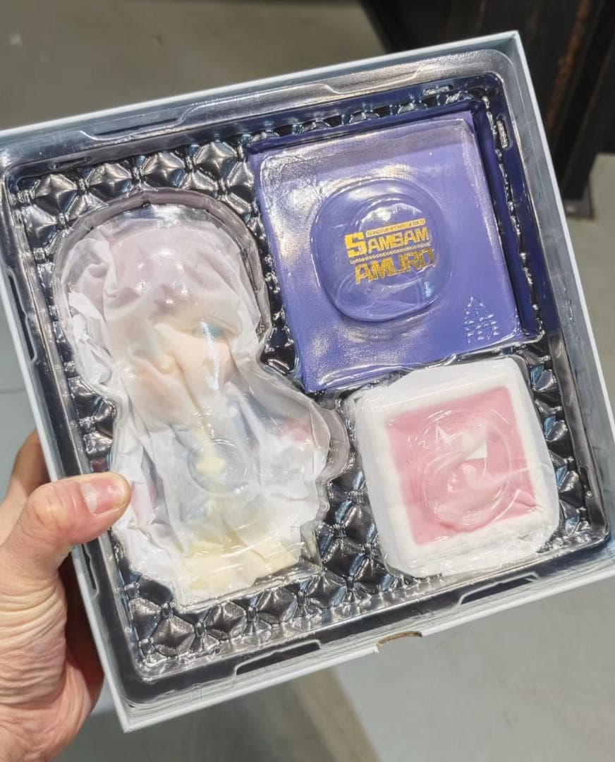 新品上海限定 BANDAIxMOLLY アムロ・レイ、シャア・アズナブル 2点