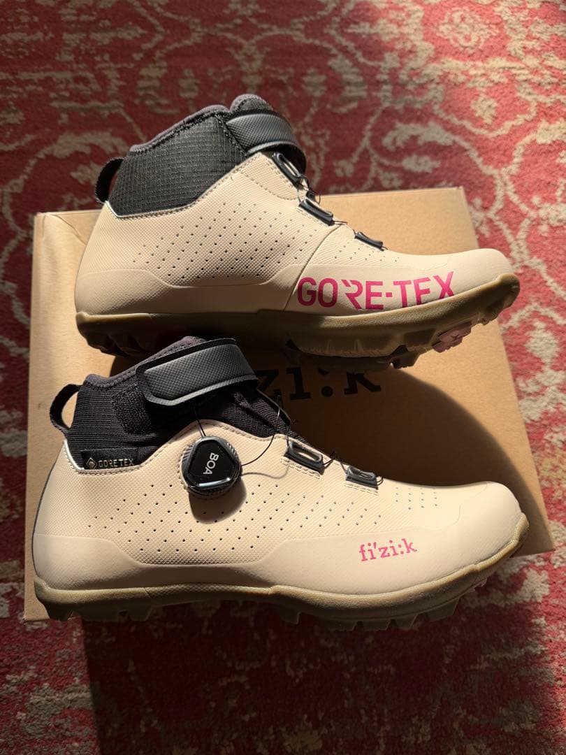 美品　Fizik TERRA ARTICA GTX EU41サイズ