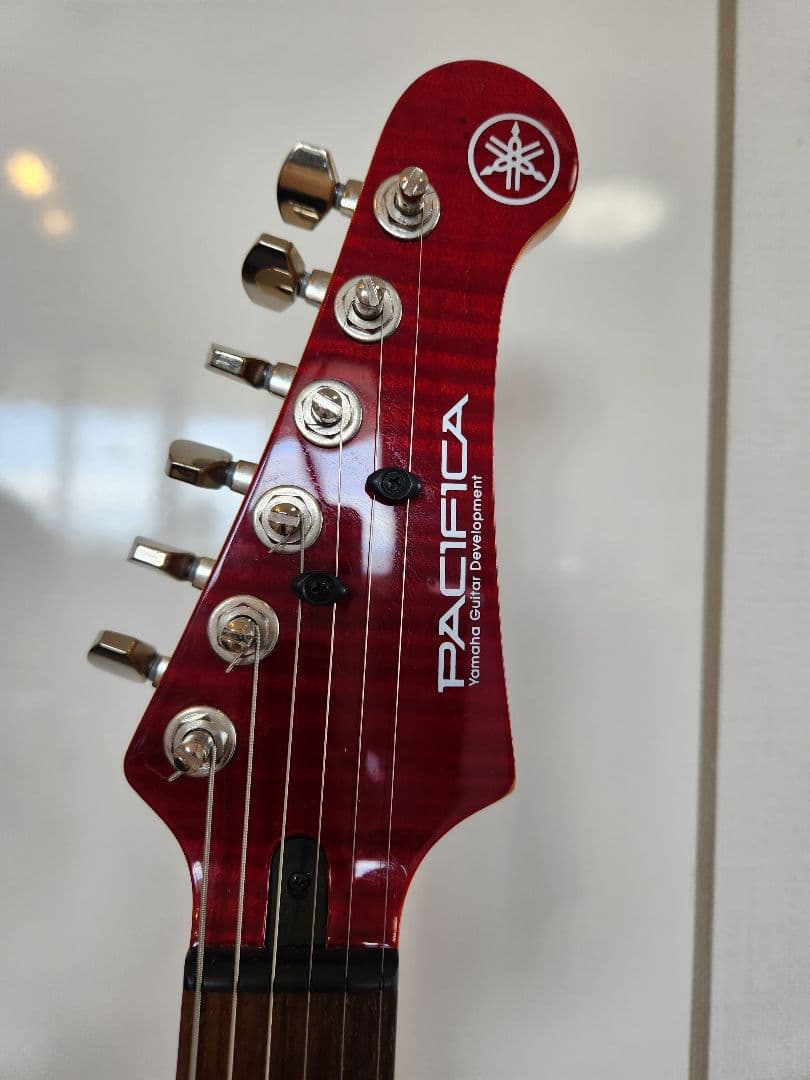 Yamaha PAC612VFM レッドエレキギター
