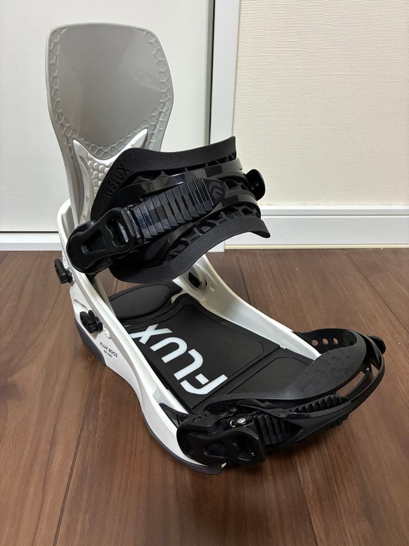 FLUX CV Mサイズ 22-23 スノーボードビンディング ホワイトブラック