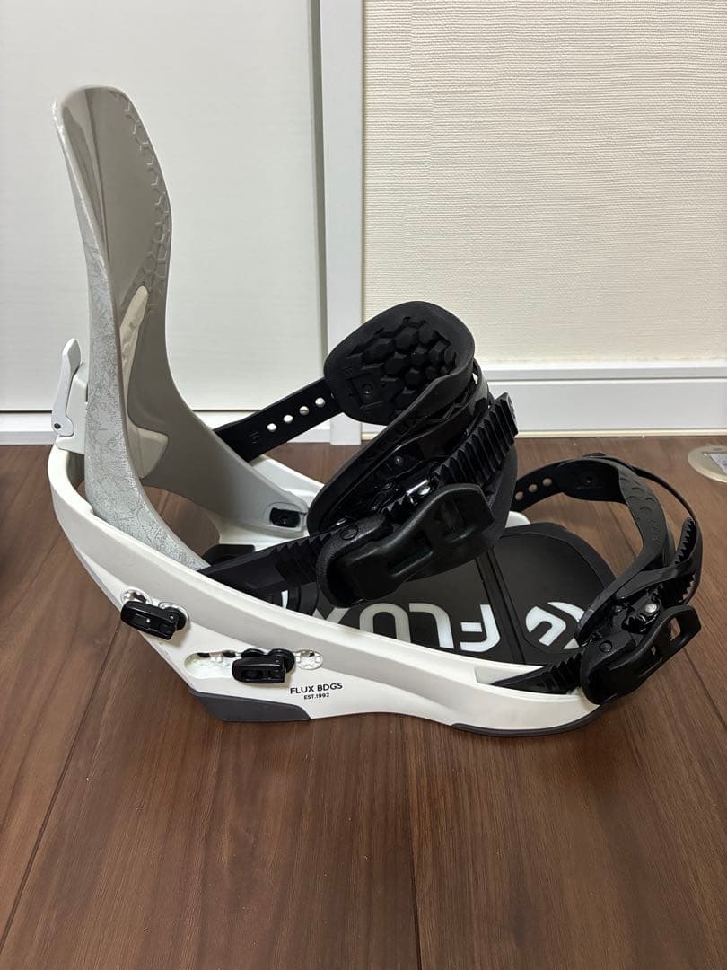 FLUX CV Mサイズ 22-23 スノーボードビンディング ホワイトブラック