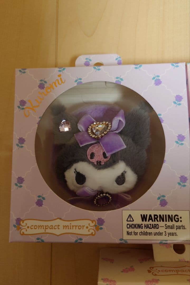 ♡新品♡サンリオ　マスコット付きダブルミラーセット