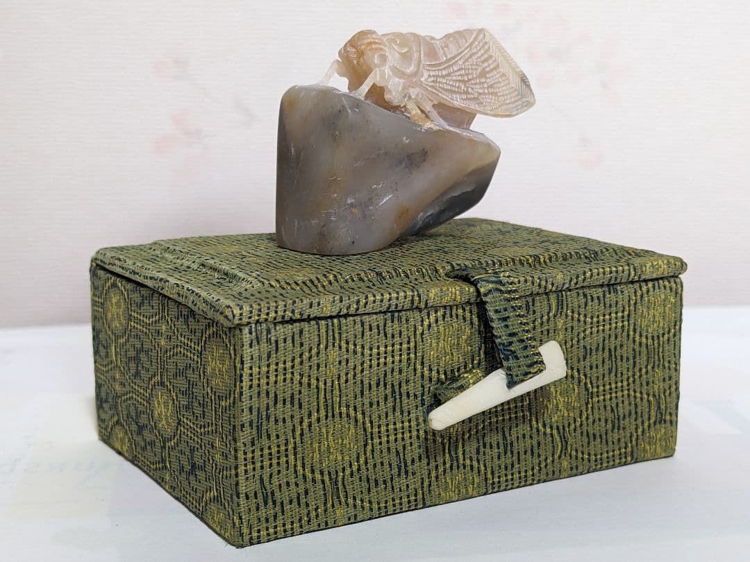 ♦中国工芸美術品 極細密 蝉 透かし彫り細工 縁起物 置物飾り 綺麗な美品