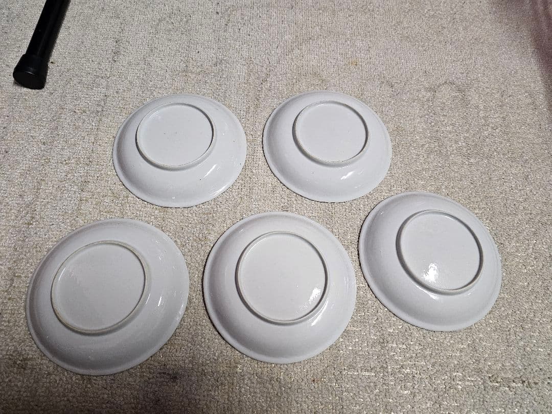 中国古美術 蔵出し品 新渡品 陽刻染付昆虫文皿 薄手 貴重な5枚組