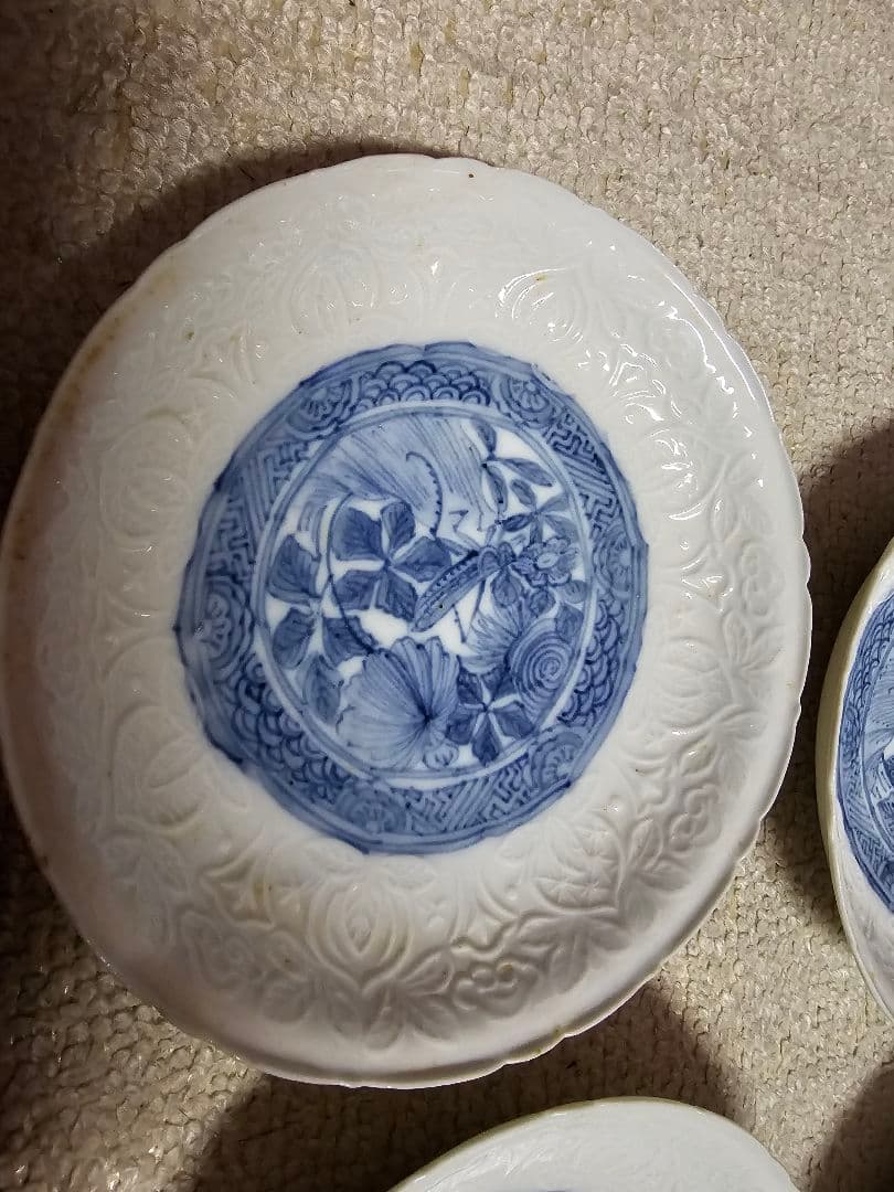 中国古美術 蔵出し品 新渡品 陽刻染付昆虫文皿 薄手 貴重な5枚組