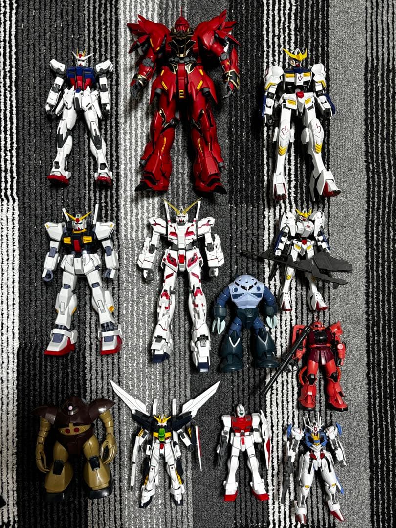 ガンプラ詰め合わせ 12体と武器パーツ