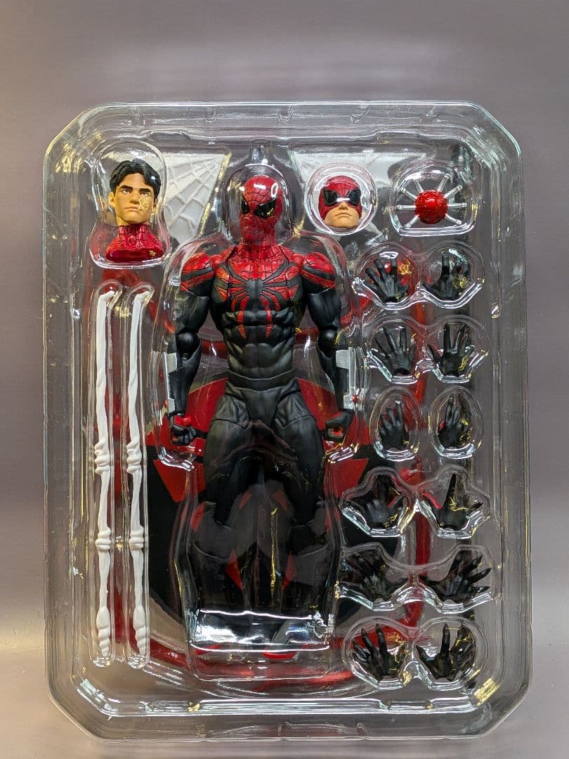 MESS TOYS製のスーペリア・スパイダーマン1/12スケール新しい未開封