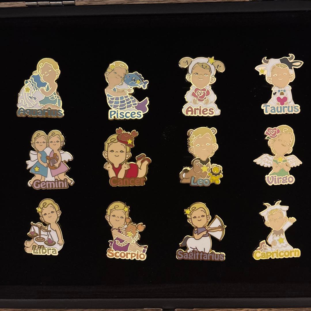 【希少】髙島屋シンガポールローズちゃん星座ピンバッジ（2023年） 30周年記念