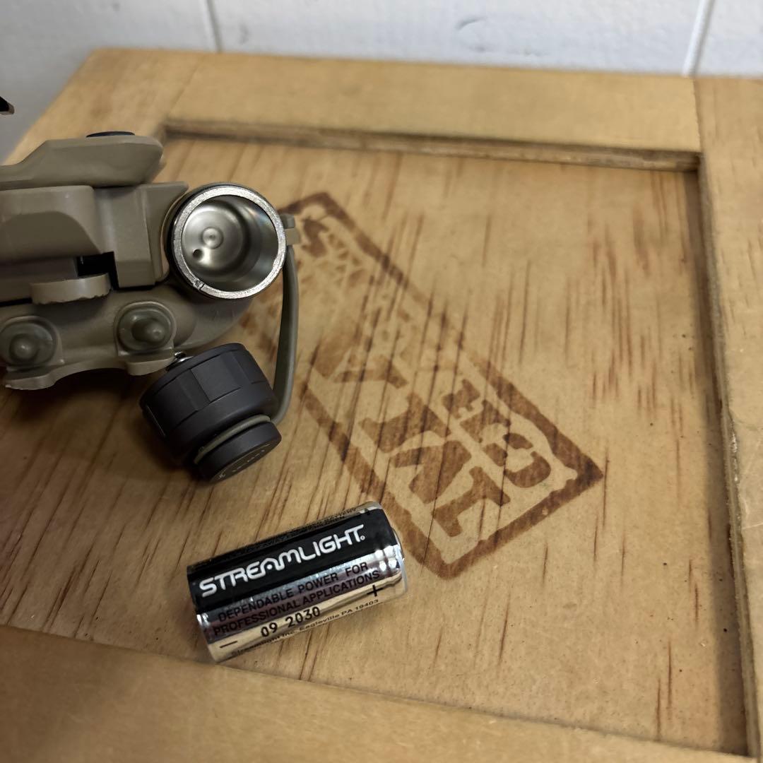 米軍　実物　SUREFIRE HELMET LIGHT HL1-A-TN