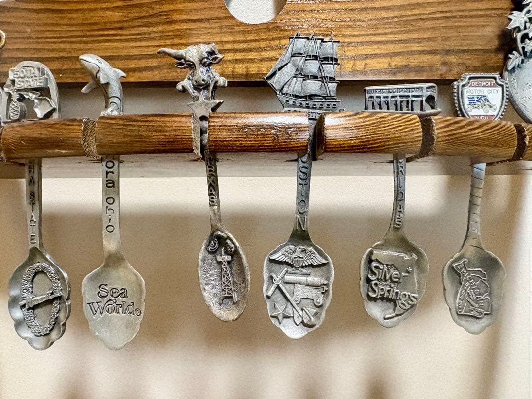 ヴィンテージの ピュータースプーン・コレクション