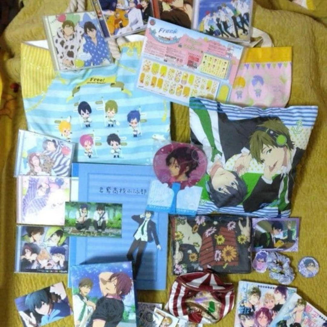 アニメ　ノンジャンル　大量　まとめ売り　缶バッジ　クリアファイル　一番くじ　紙類