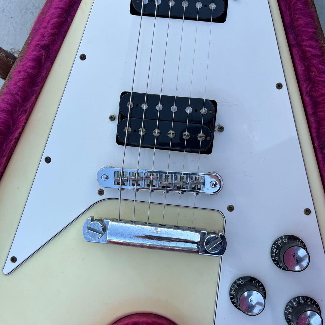 ギブソンフライングVケース付き