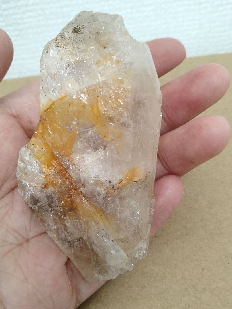 国産鉱物　山梨県　平沢鉱山　天然水晶　　トルマリン入り水晶　79g 虹入り水晶