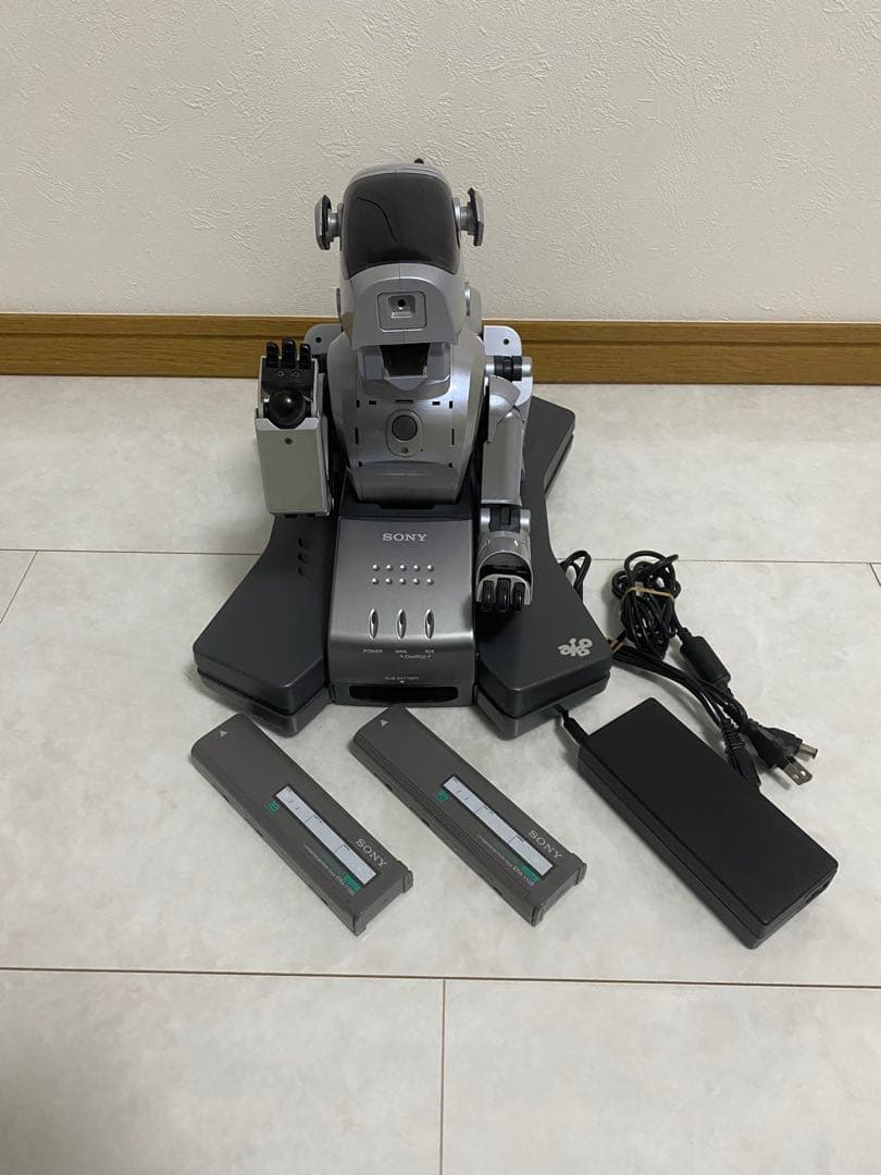 初代　AIBO アイボ　ERS-111 SONYソニー シルバー　付属品付き