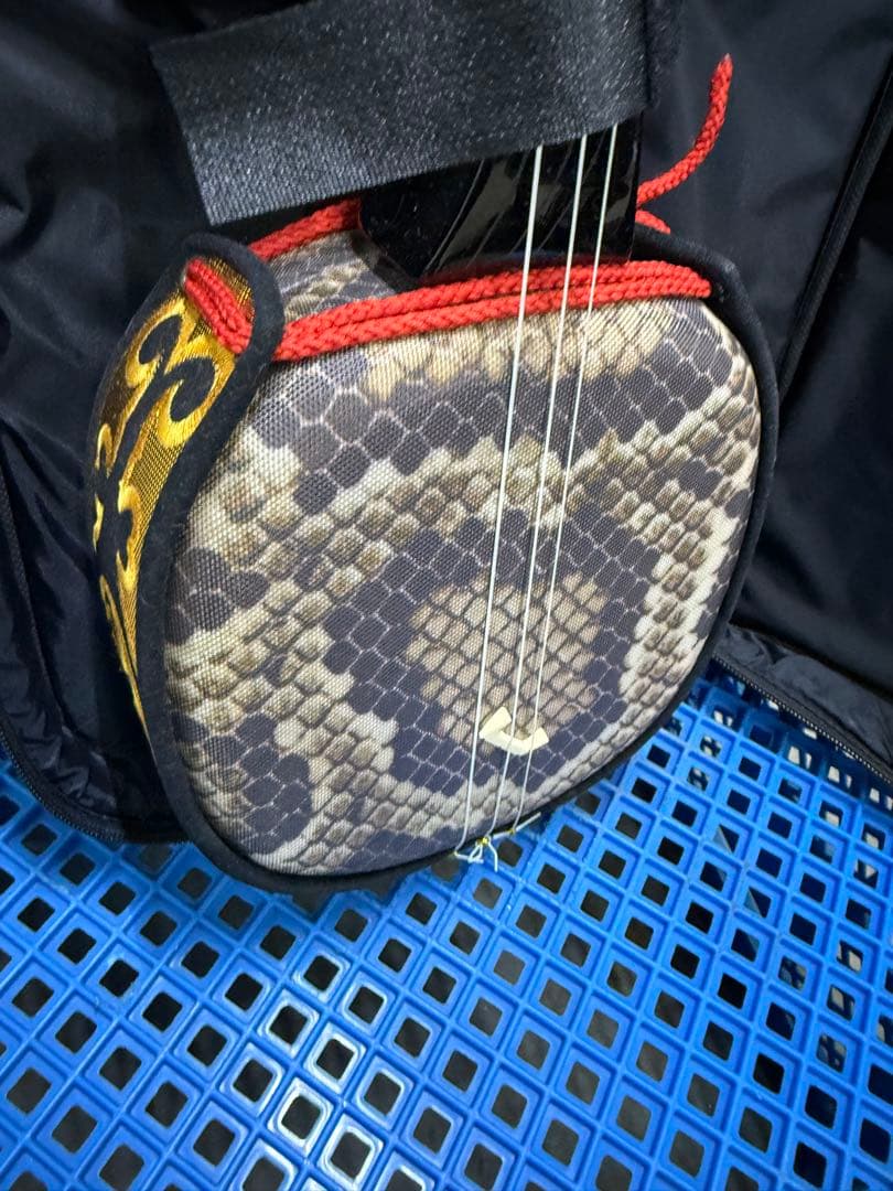 沖縄三味線　三線　ケース付き