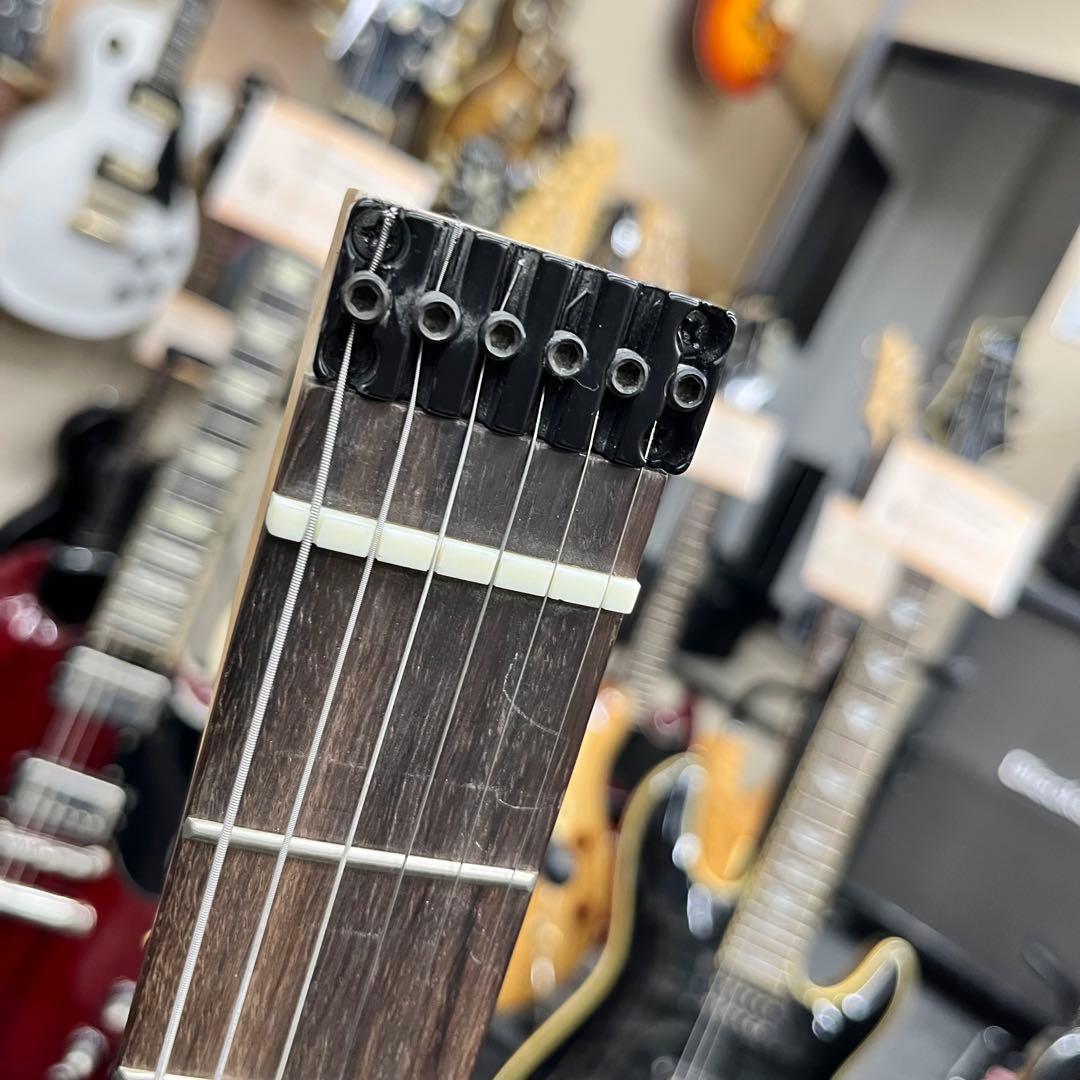 【11258】【新品】ヘッドレスギター 汎用ケース付き ホワイト