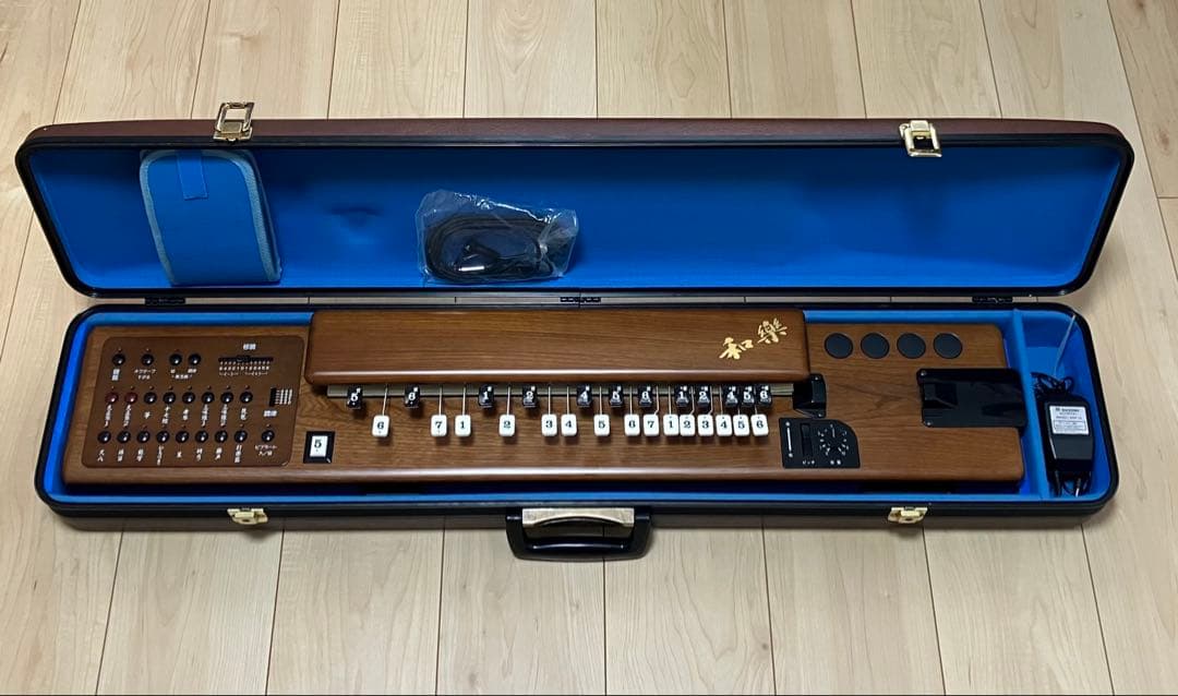 送料無料/即日発送 SUZUKIエレキ大正琴「和楽」専用ケース付