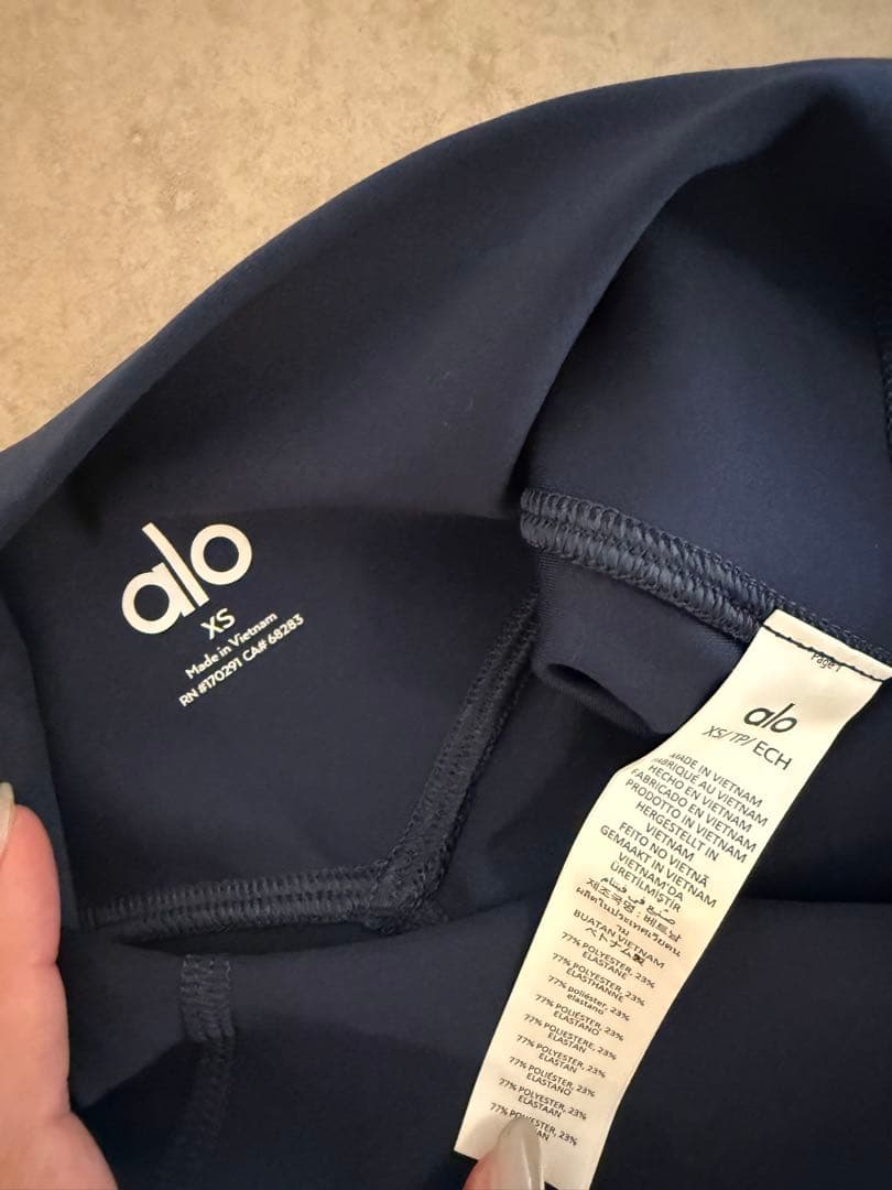 XS aloネイビー ハイウエストショートパンツ