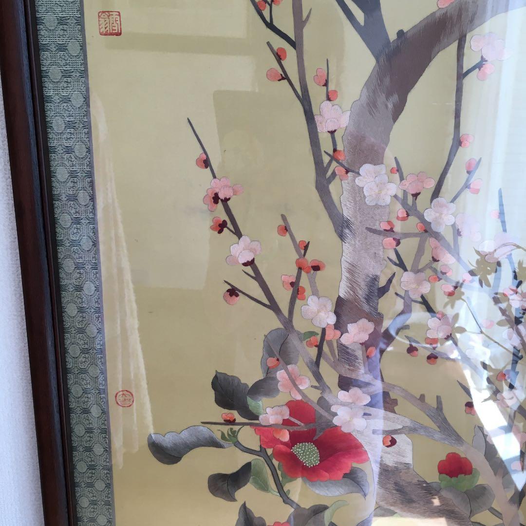 刺繍絵画　梅と山茶　サイズ約48×122cm