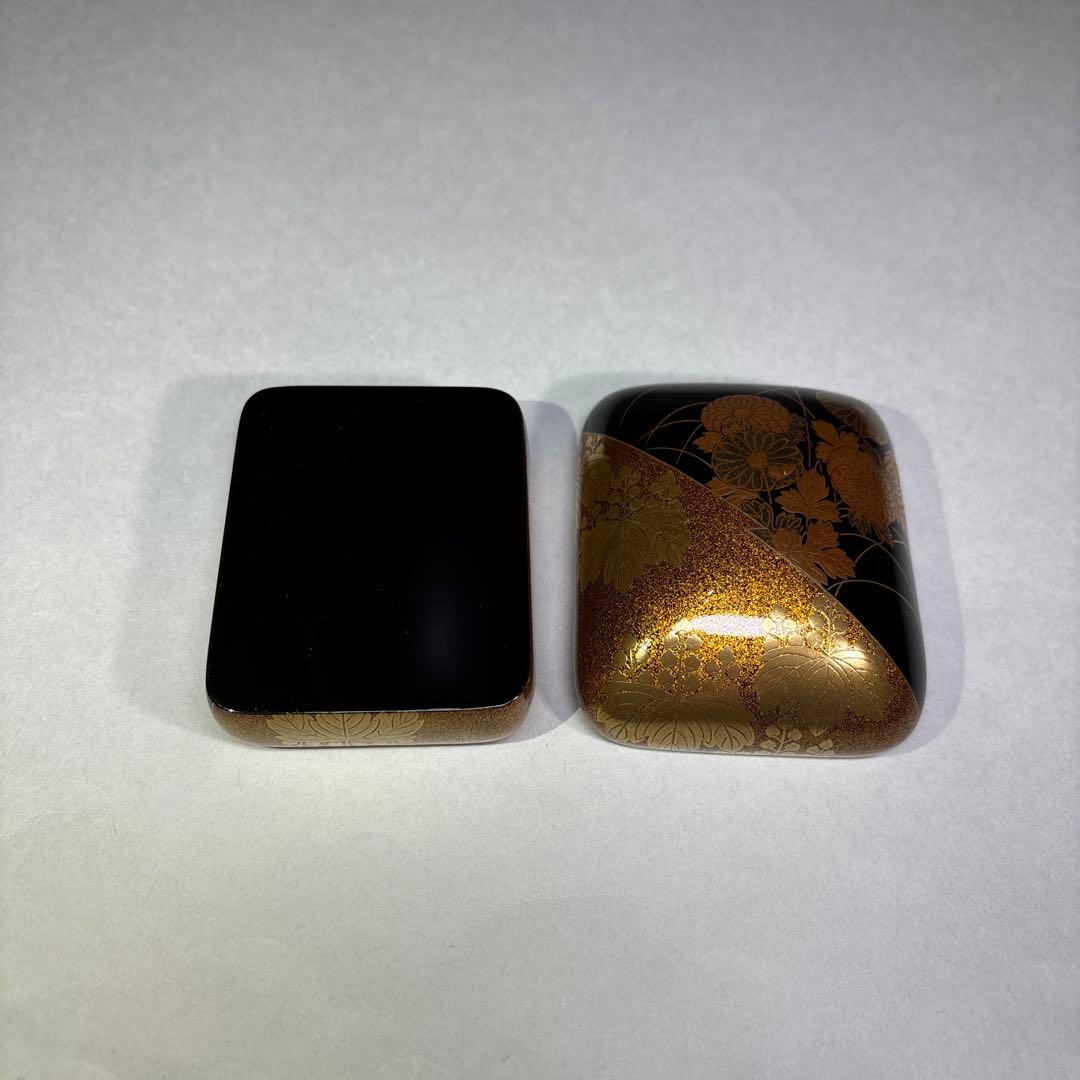 前端春斉　片身替菊桐蒔絵香合 内銀地(二重箱入)