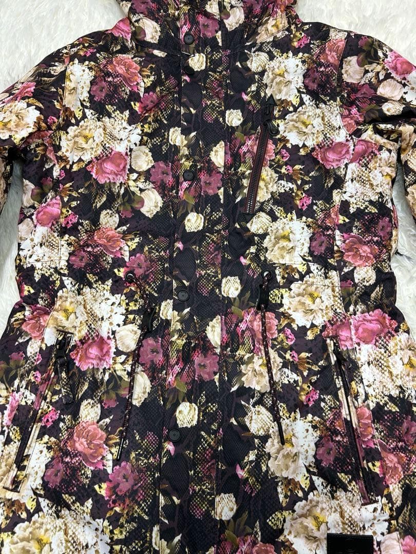 美品　VOLCOM　スノーボードウェア　ジャケット　花柄　M　レディース