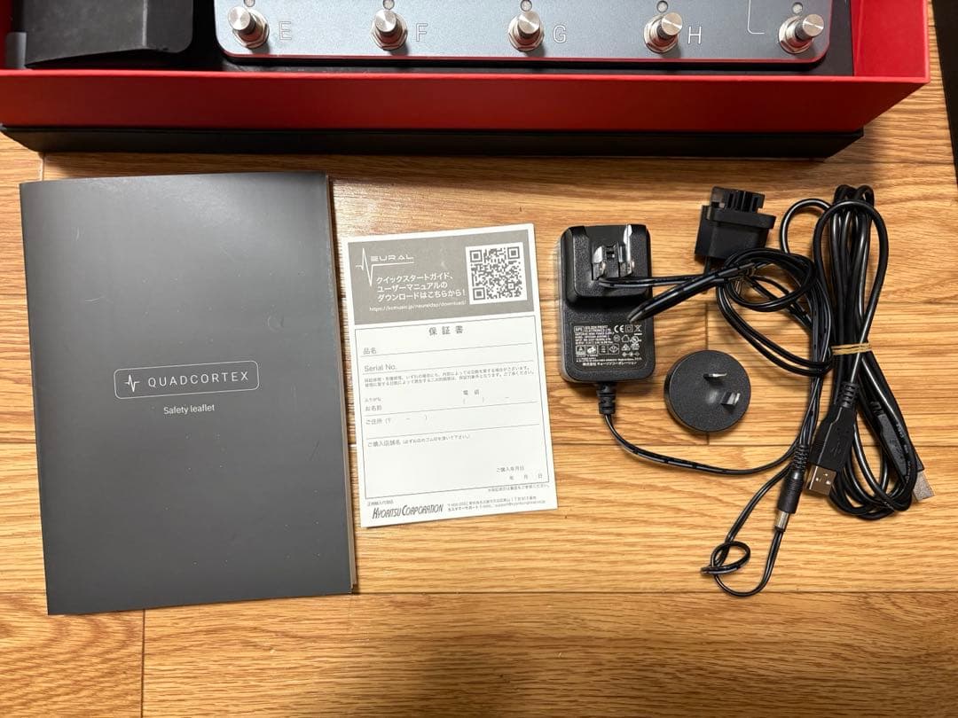 Quad Cortex 付属品 電源アダプター、ケーブル、保証書、箱