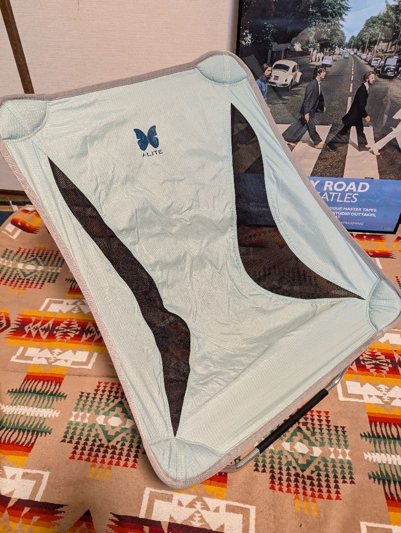 エーライト　メイフライチェア　色パシフィカブルー