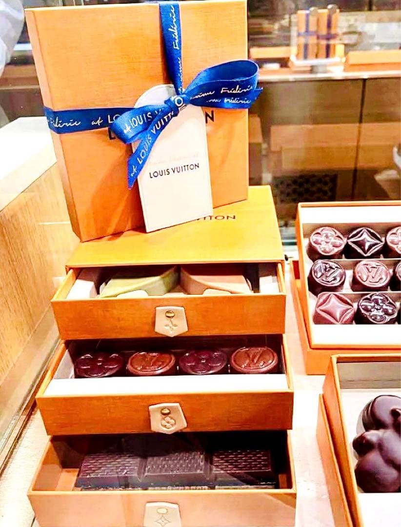 菓子 LOUIS VUITTON \"DAMIER\" TABLET CHOCOLATE