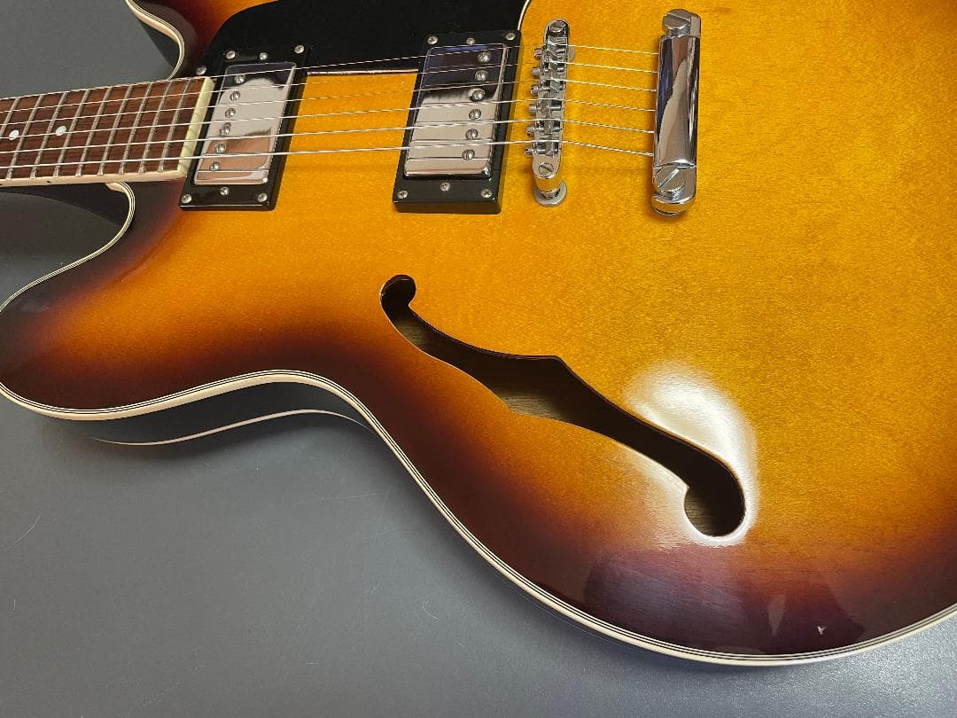 Toni Smith ES335タイプ セミアコ