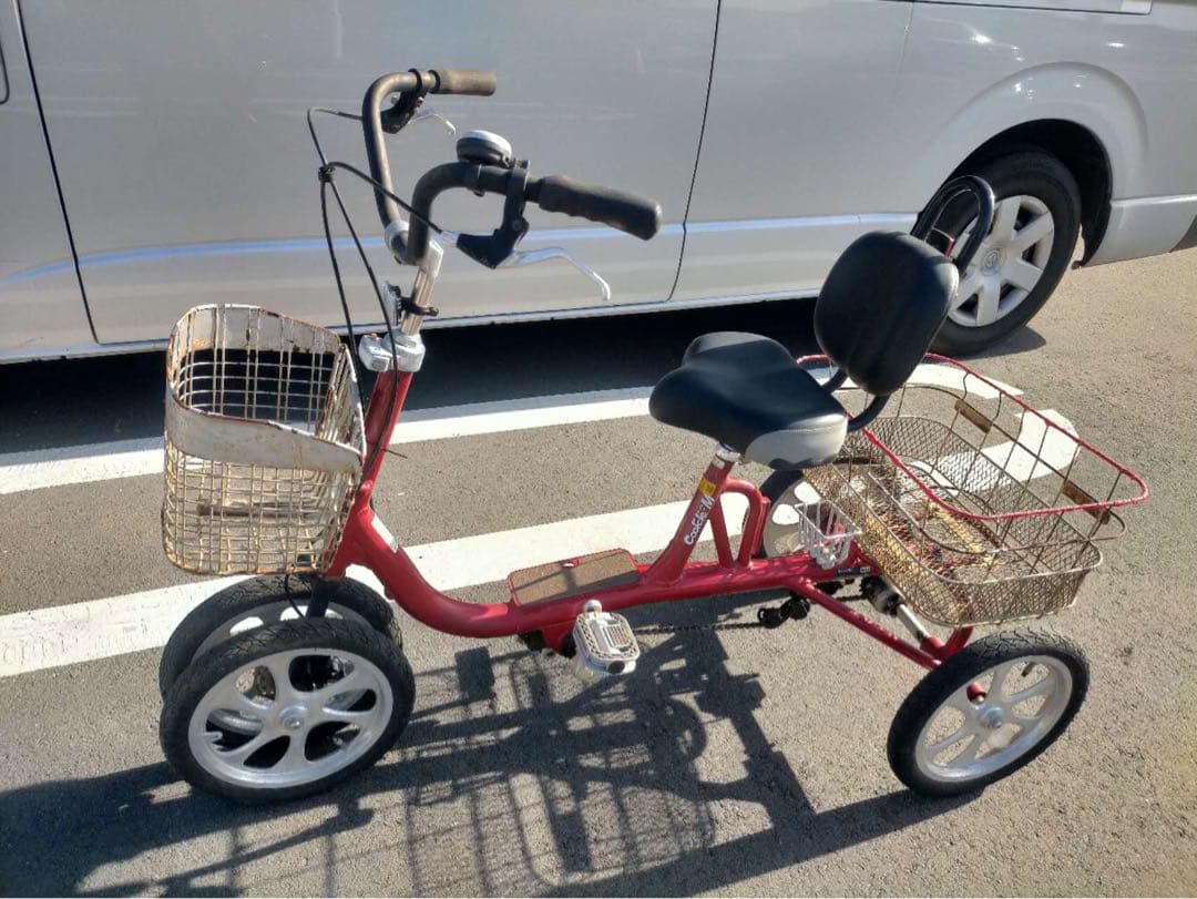 M*n様 東京池袋　四輪自転車 タイヤを交換ました