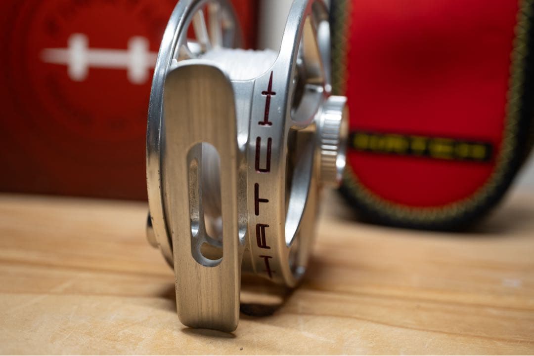 HATCH FINATIC 1plus シルバー ハッチフライリール