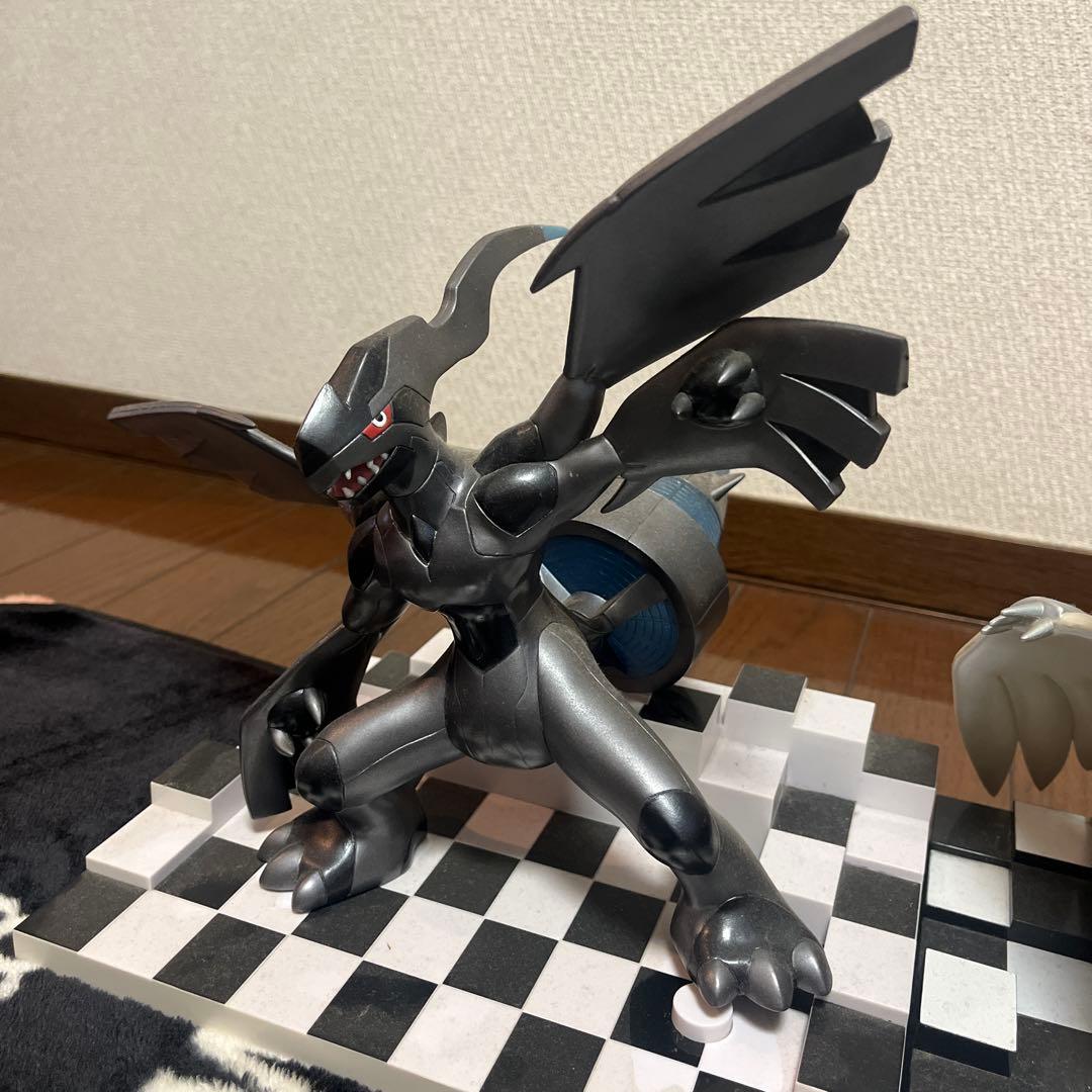 ゼクロム　レシラム　フィギュア