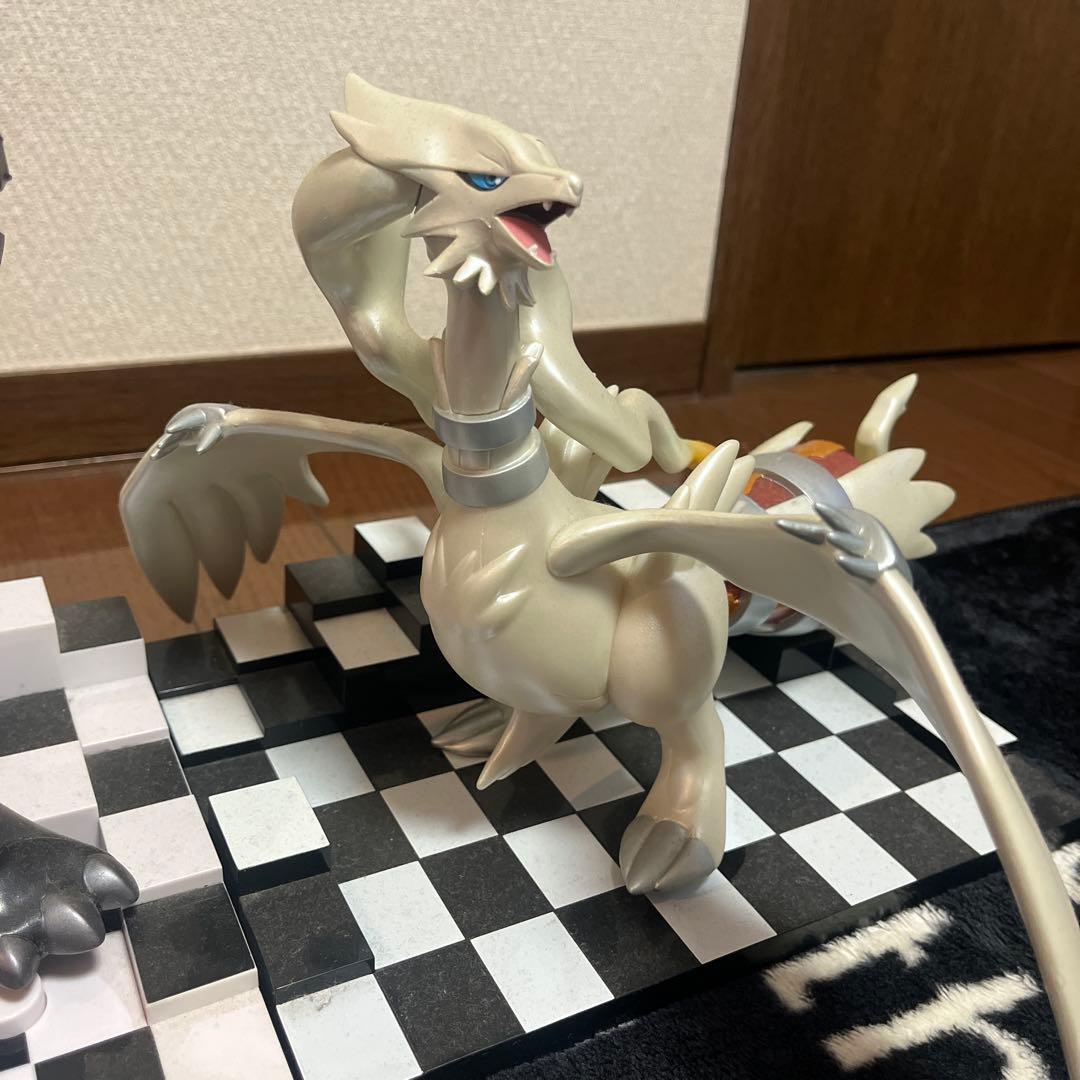 ゼクロム　レシラム　フィギュア