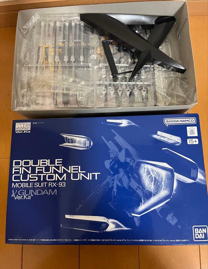 νガンダムチタニウムフィニッシュ＆ガンダムベース限定 サザビースペシャルコート