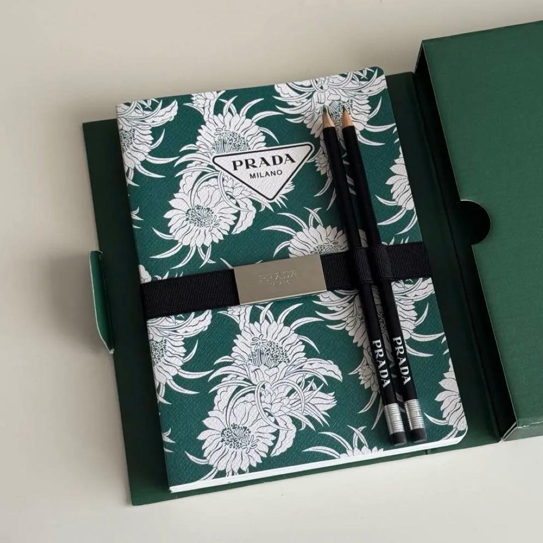 【非売品】PRADA フラワーパターンノート3冊セット 専用BOX、鉛筆2本付