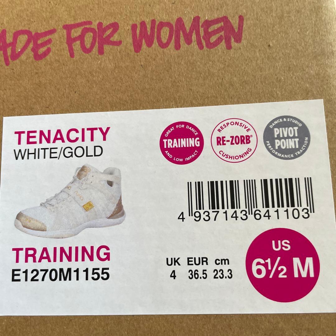ライカ　　　　　　　　　　トレーニングシューズ ホワイト/ゴールド