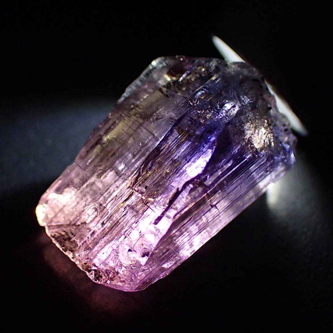 【タンザニア/メレラニ産】マルチカラーゾイサイト