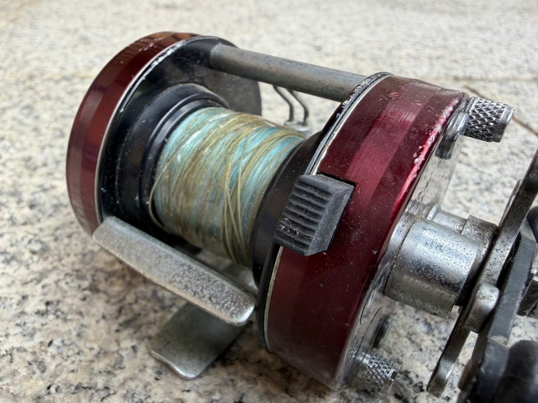 アブ・ガルシア　ベイトリール　Ambassadeur 2500C