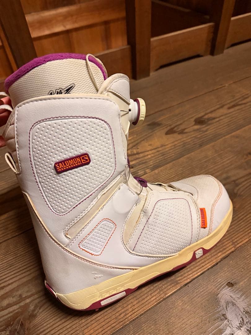女性用スノーボードブーツ SALOMON 24cm