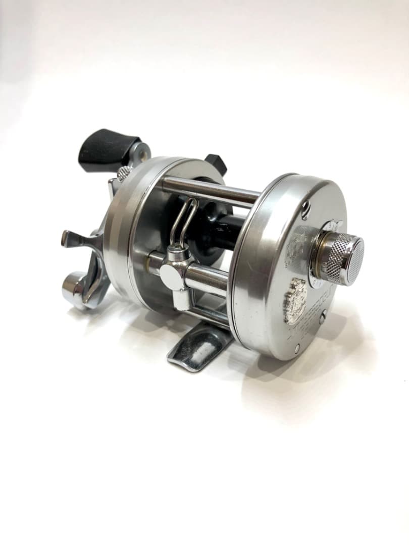 ★ 美品　ABU 2500c  アブガルシア　アンバサダー　シルバー　★