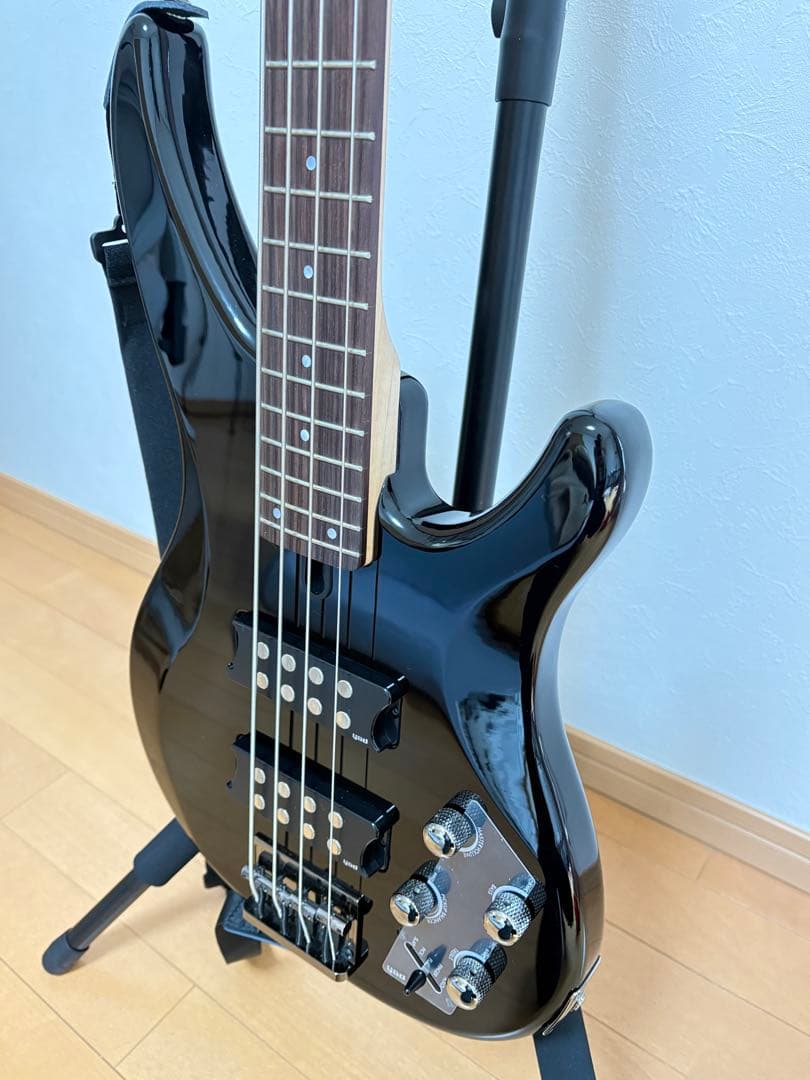 【ほぼ新品】YAMAHA エレキベース　TRBX304 ブラック