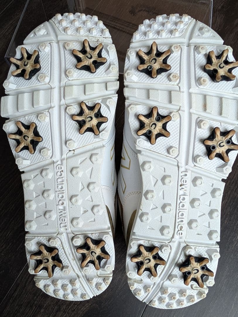 New Balance ゴルフシューズ ホワイト/ゴールド
