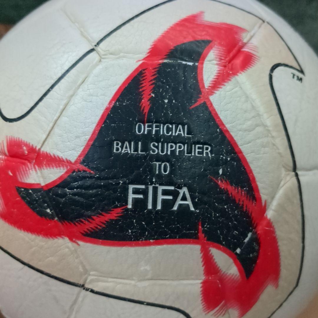 Fevernova Latino サッカーボール サイン入り　アリエン・ロッベン