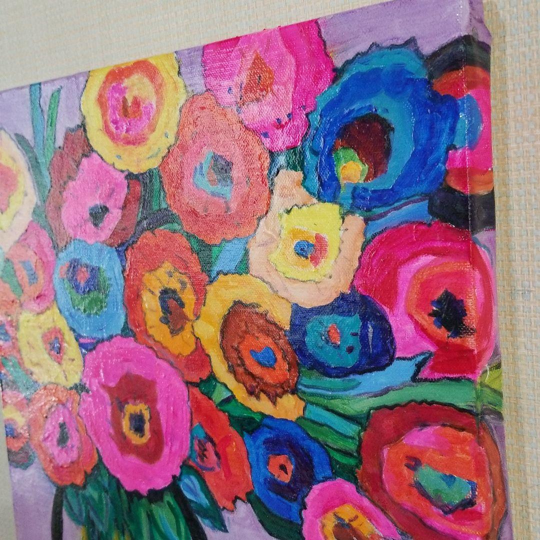 キャンバス油絵　専用　カラフルなお花とモノトーンの食器があるテーブル