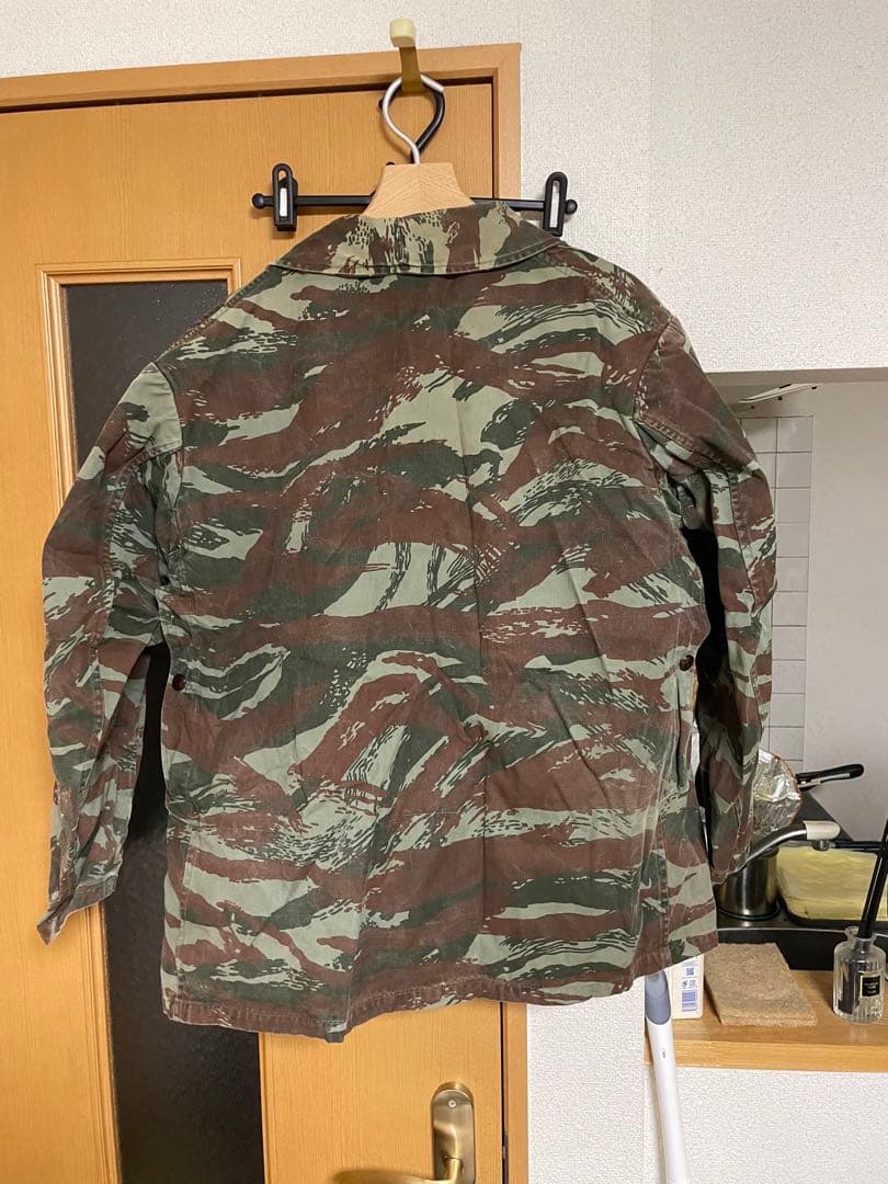 迷彩ジャケット 迷彩色 4ポケット　動物ボタン
