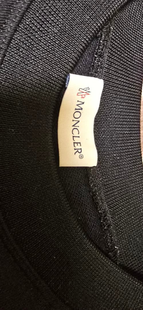 MONCLER 黒 ロゴ入り トレーナー