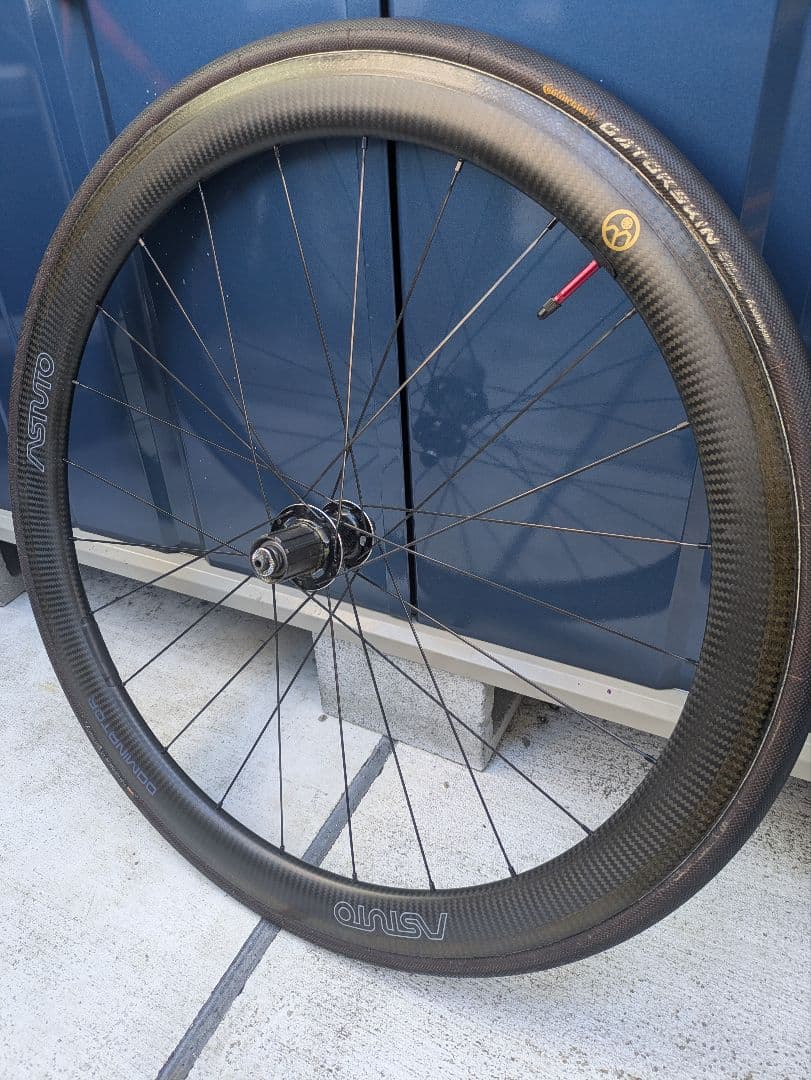 ASTUTO Dominator カーボンホイール